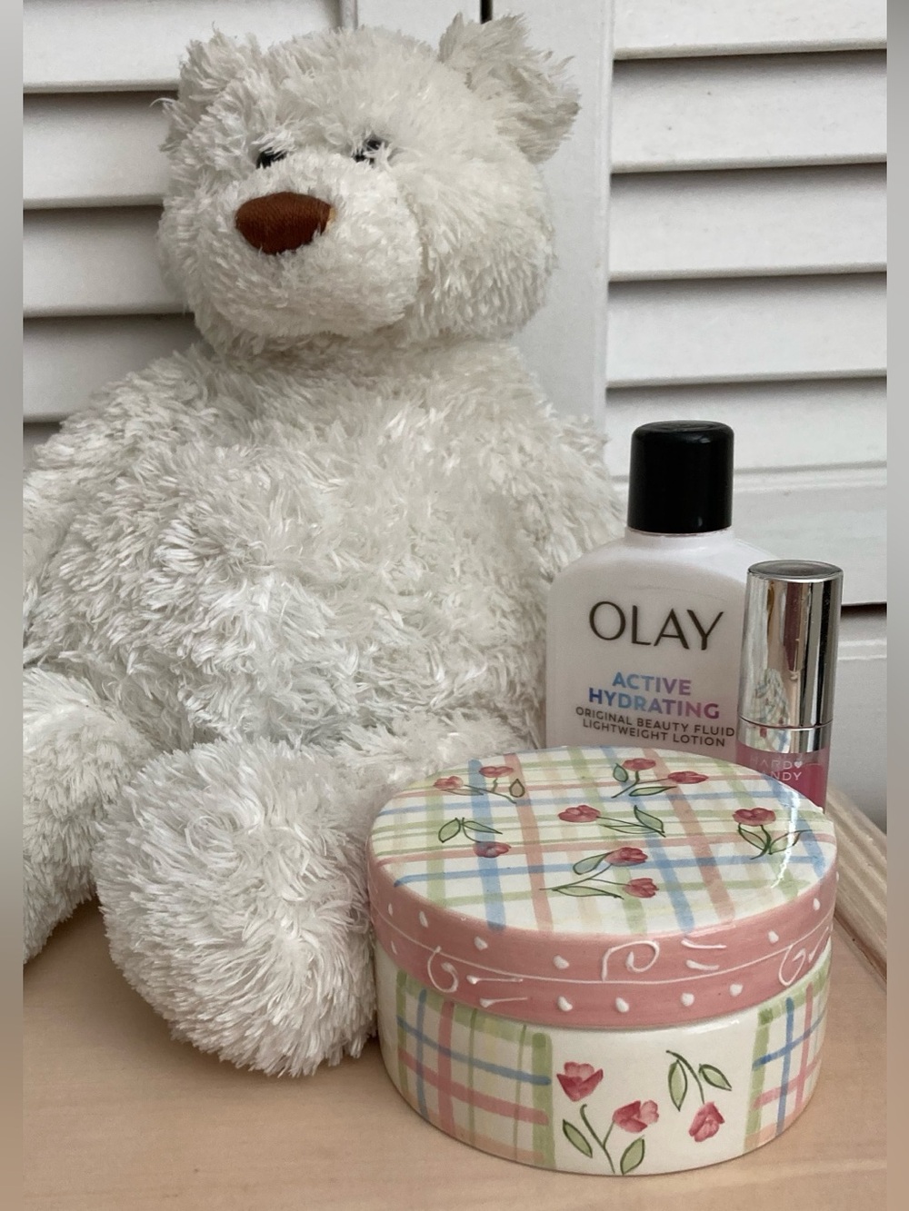 Pretty, vintage, ceramic jar/box
